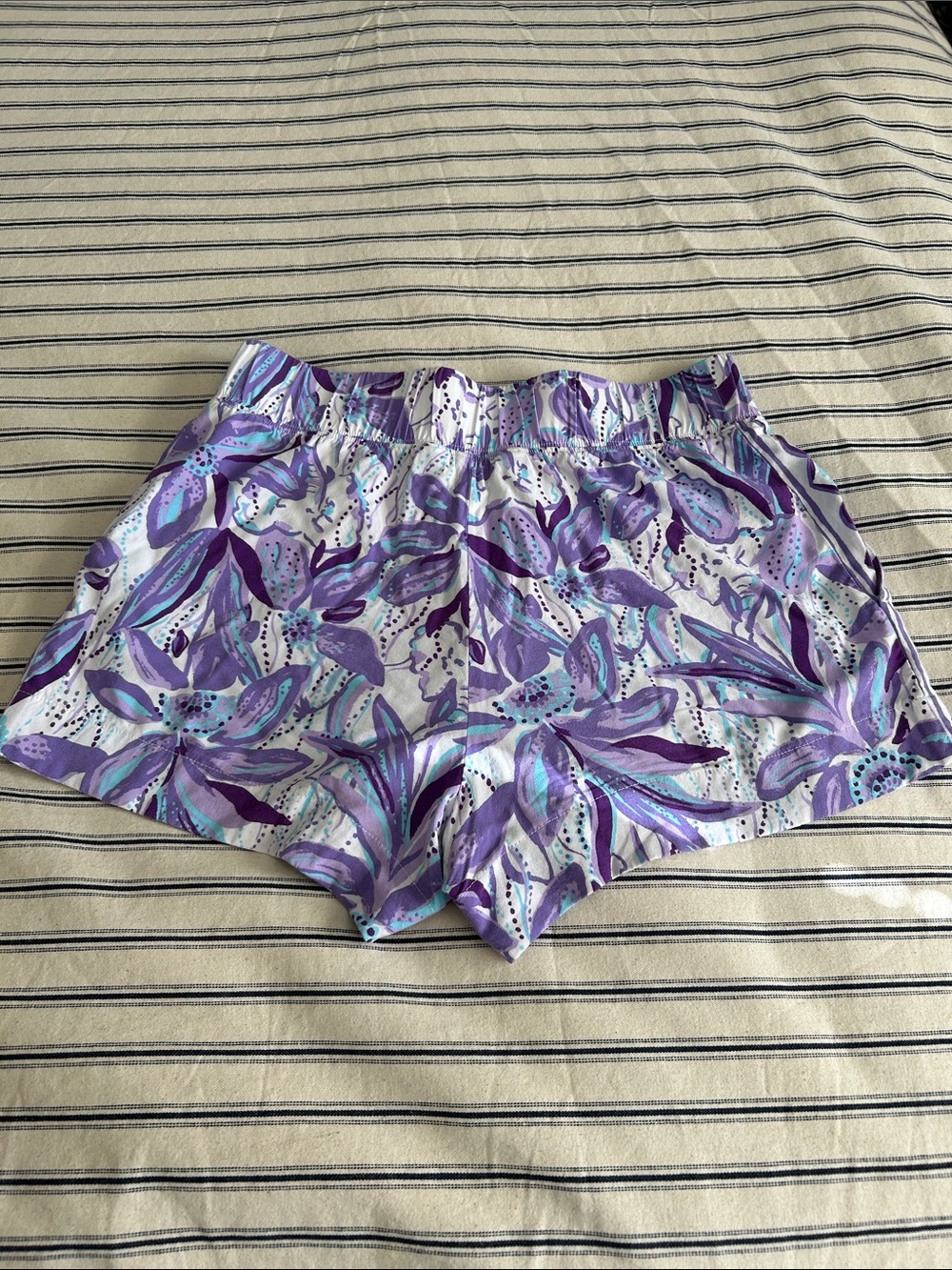 EUC Lilly Pulitzer Bal Harbour Elephant in the Bloom Shorts XS - Picture 3 of 3
